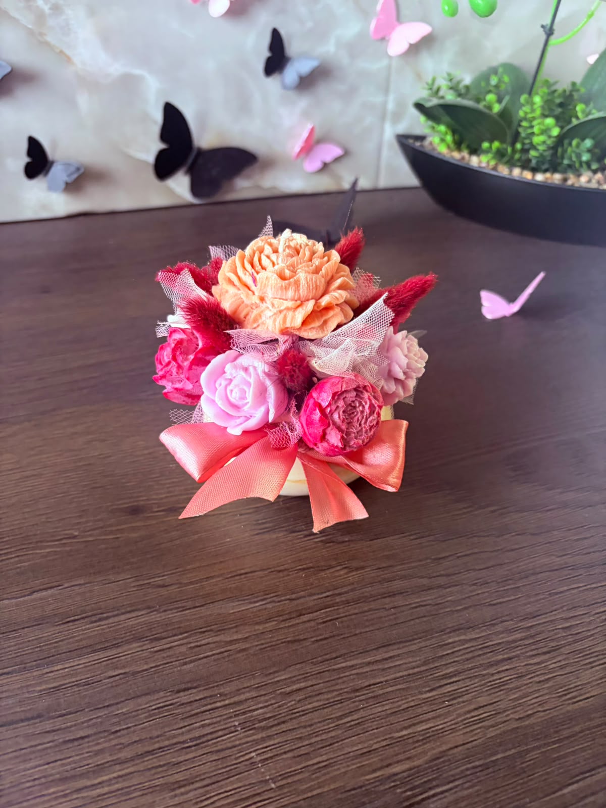 Mini aranjament floral parfumat cu fundă decorativă - imagine galerie