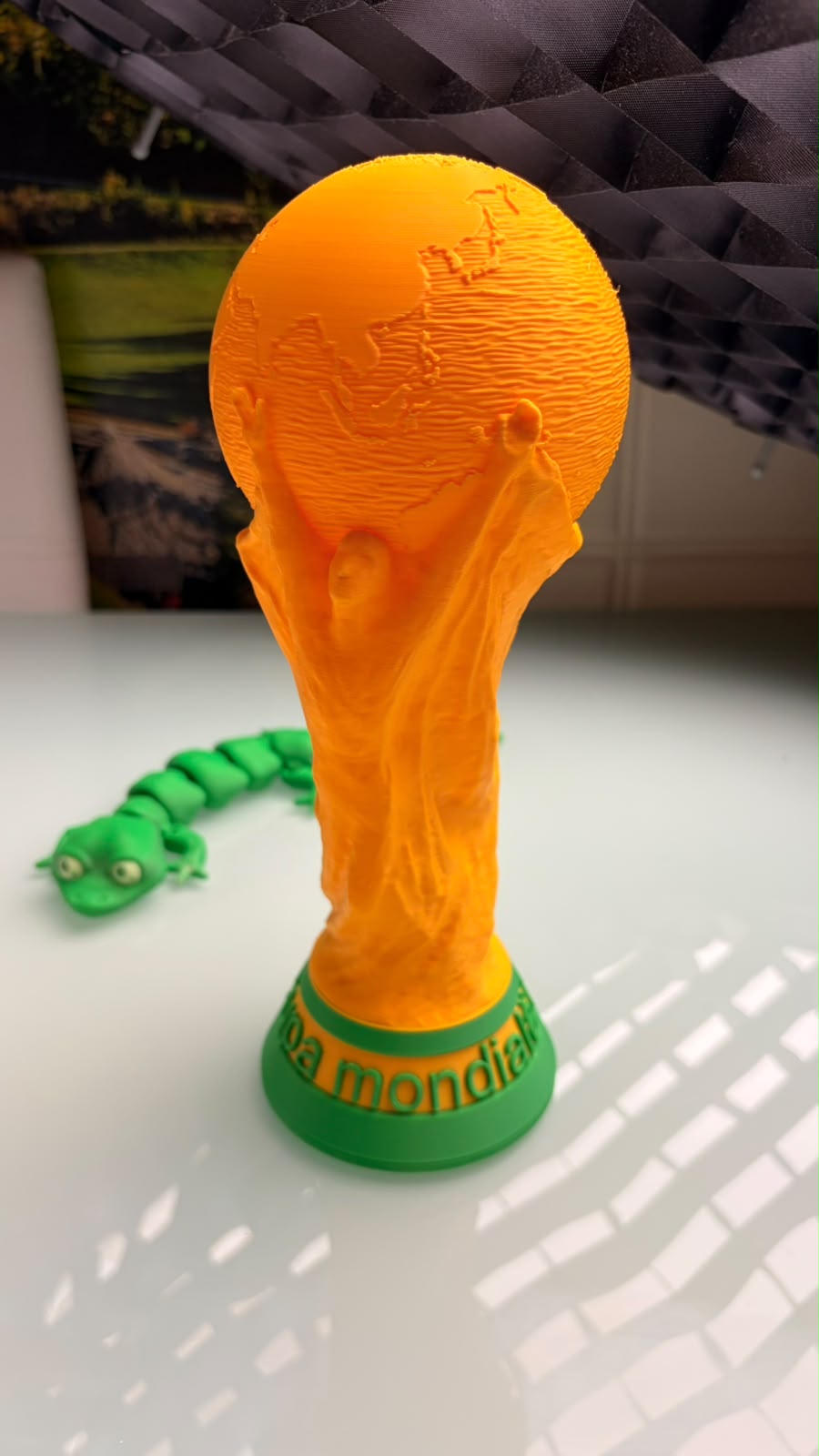 Trofeu 3D „Cupa Mondială” – Piesă de colecție, cadou inspirat sau decorațiune tematică - imagine galerie