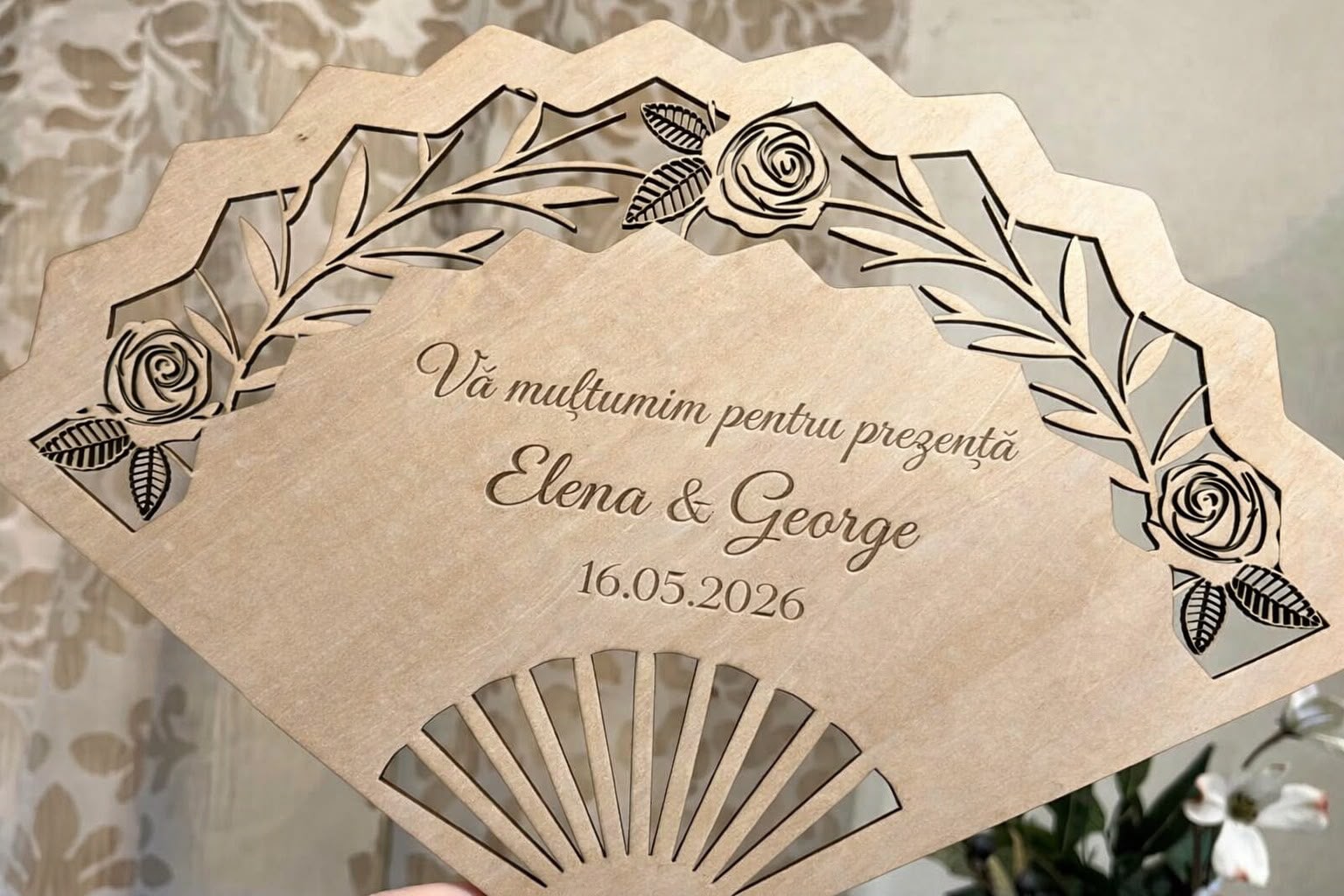 Evantaie elegante pentru nunți și evenimente – Accesorii unice realizate prin Printare 3D și Gravură Laser - imagine galerie