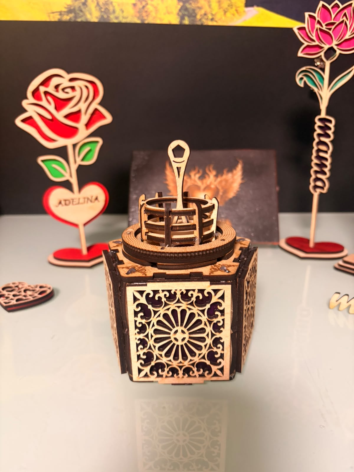 Decorațiune Din Lemn în formă de Mini-Fântână / Suport cu Design Ornamental – Kasem Studio - imagine galerie