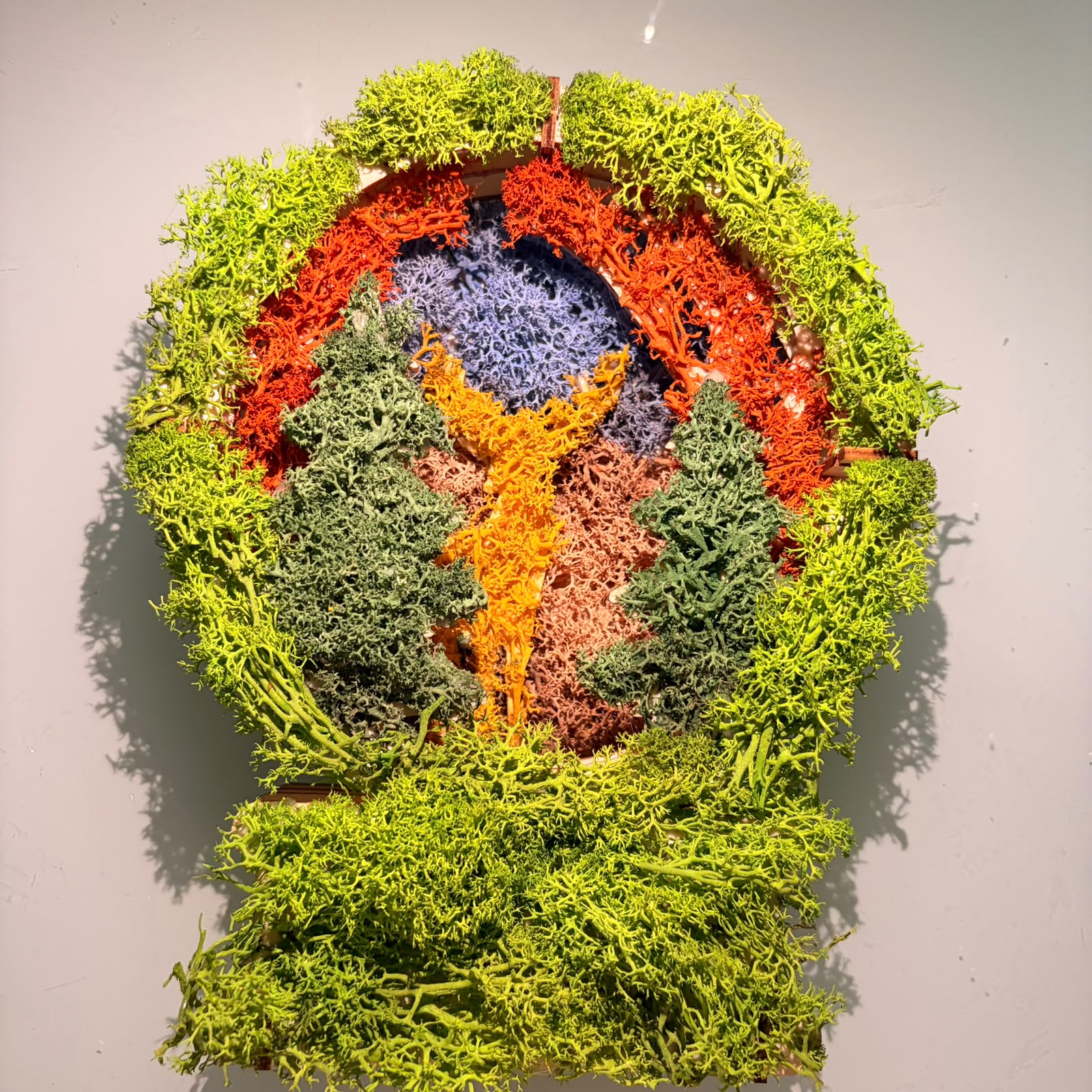 Decorațiune Rotundă 3D din Mușchi Stabilizați Naturali cu Suport de Lemn – Kasem Studio - imagine galerie