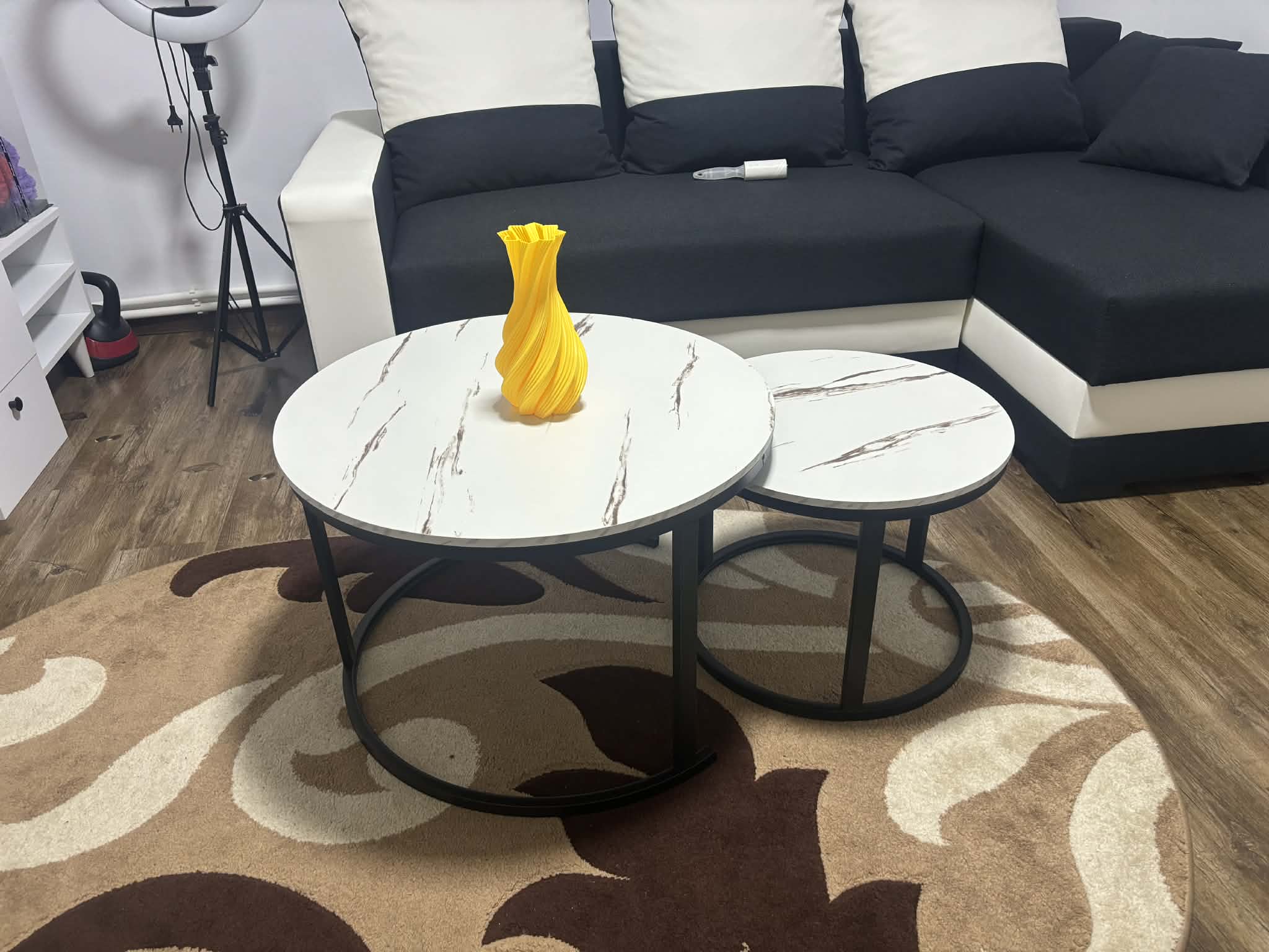 Vază Decorativă Modernă 3D – Design Spiralat și Culoare Vibrantă - imagine galerie