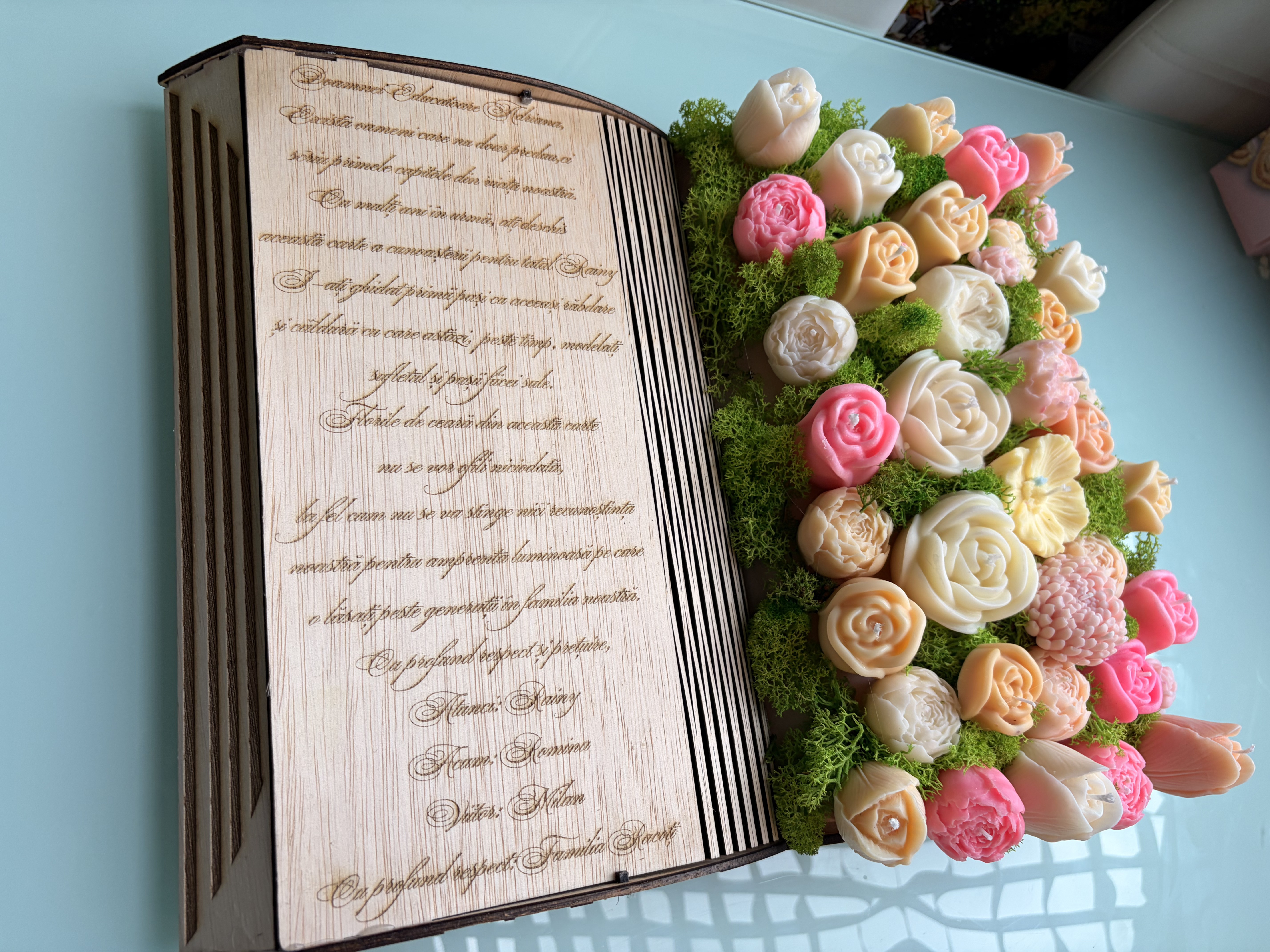 Carte decorativă din lemn cu lumânări parfumate și licheni - imagine galerie
