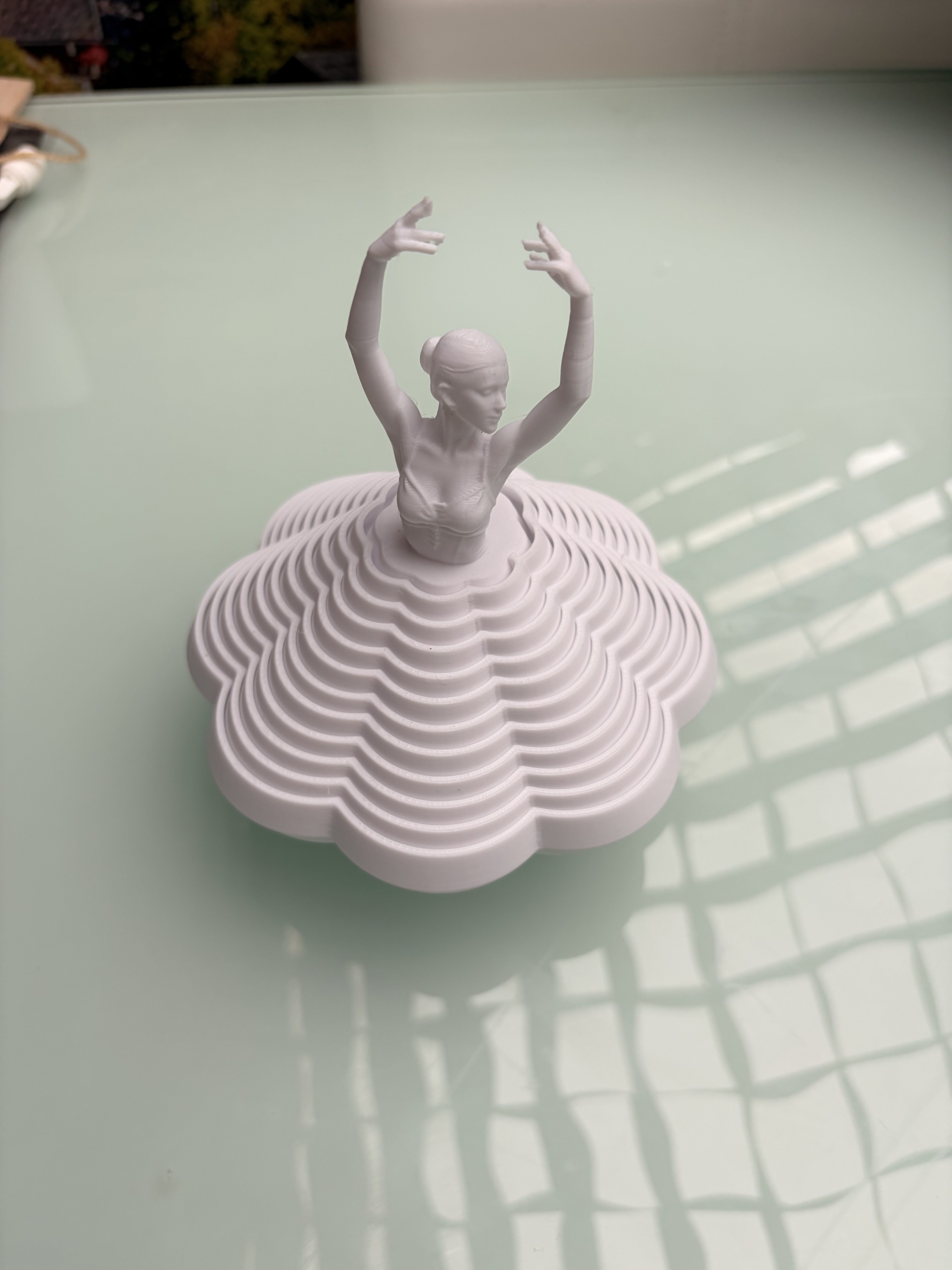 Balerină elegantă cu mecanism iris - imagine galerie