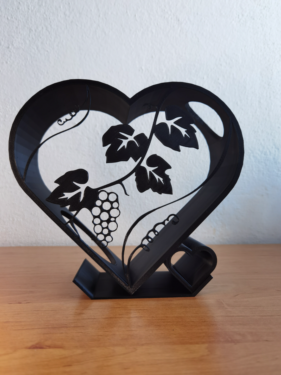 Suport 3D pentru sticlă de vin – Inimă cu viță de vie - imagine galerie