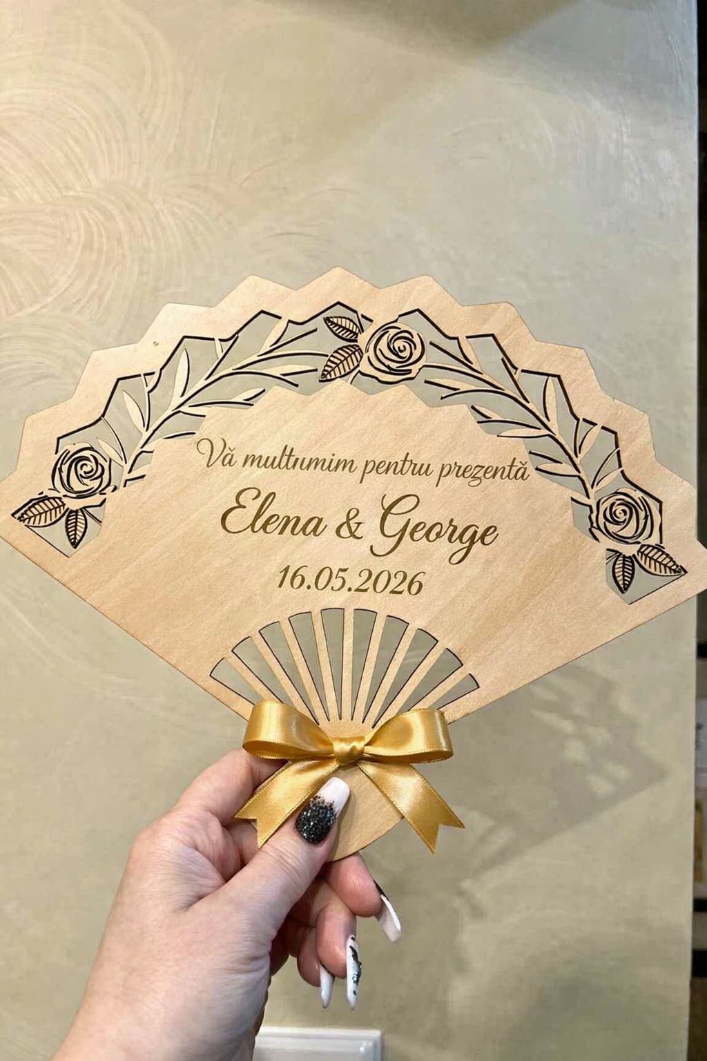 Evantaie elegante pentru nunți și evenimente – Accesorii unice realizate prin Printare 3D și Gravură Laser - imagine galerie