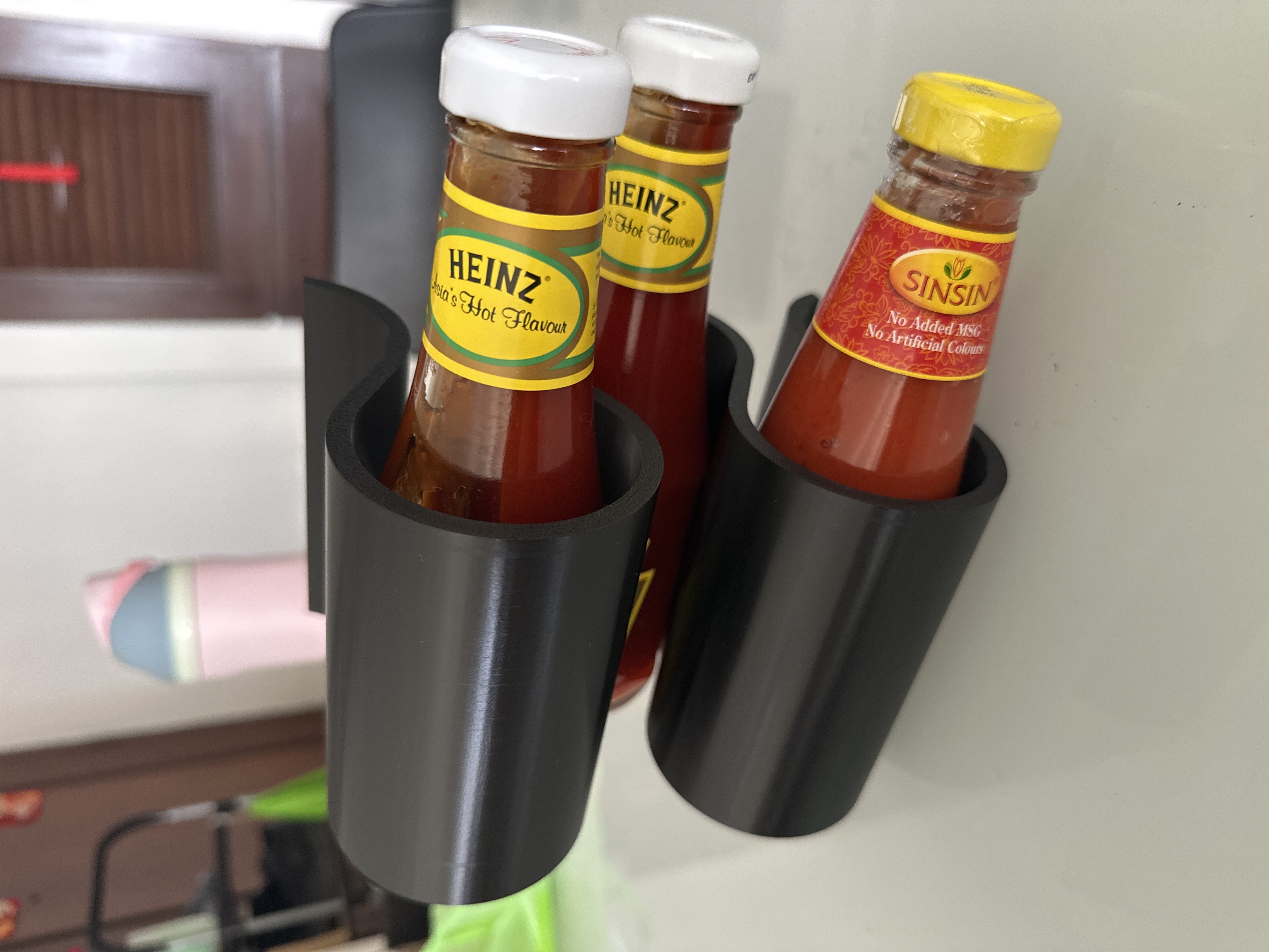 Suport decorativ 3D pentru sticlă de vin – design curbat modern - imagine galerie