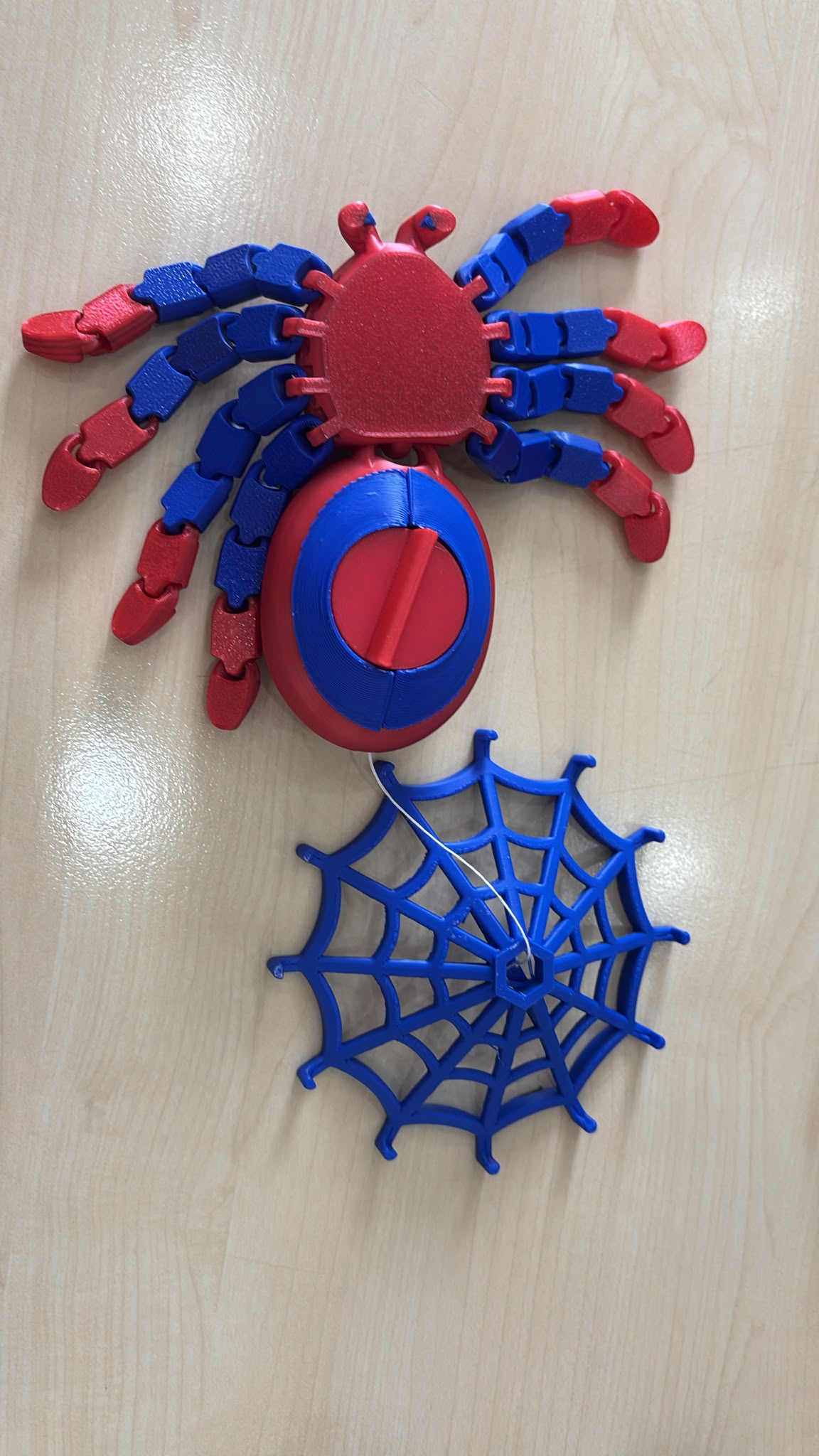 Păianjen articulat 3D cu pânză decorativă - imagine galerie