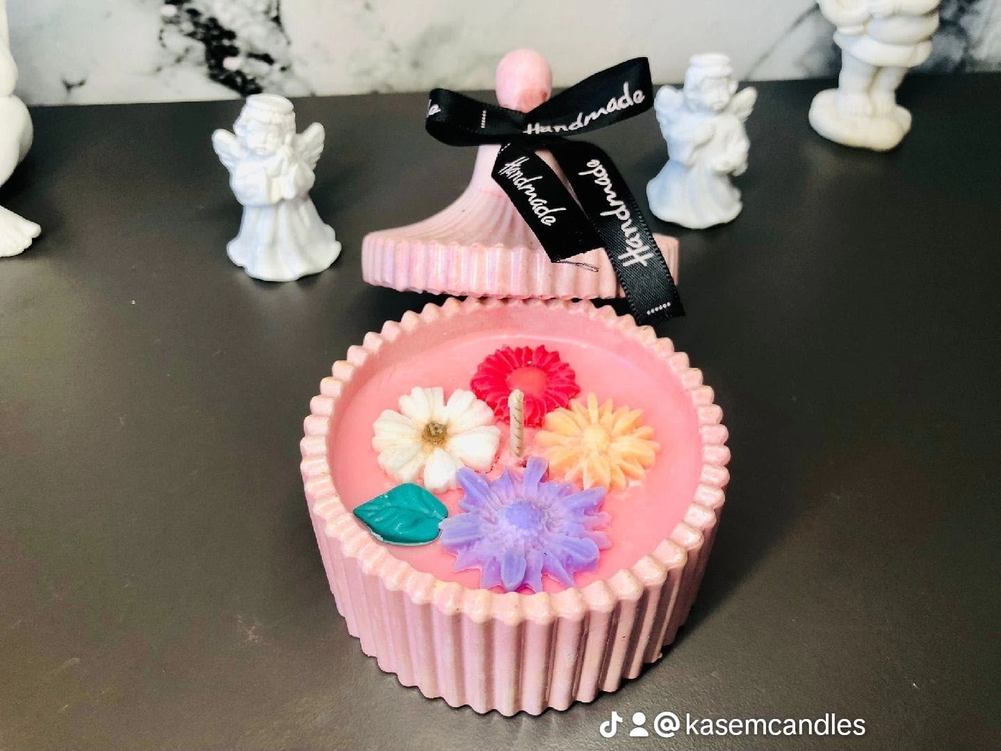 Set Cadou Handmade cu Lumânare Florală și Scoică cu Perlă – Roz Pastel - imagine galerie