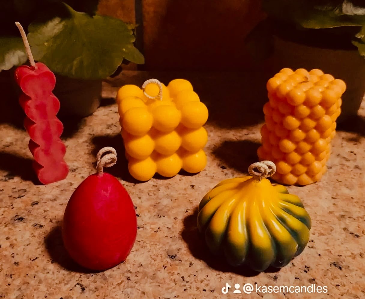 Lumânare Handmade Model Cub cu Inimioare / Bubble Candle roz – Kasem Studio - imagine galerie