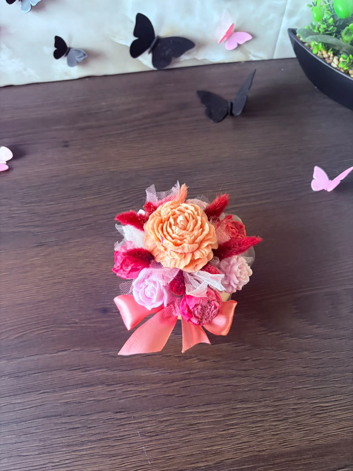 Mini aranjament floral parfumat cu fundă decorativă - imagine galerie