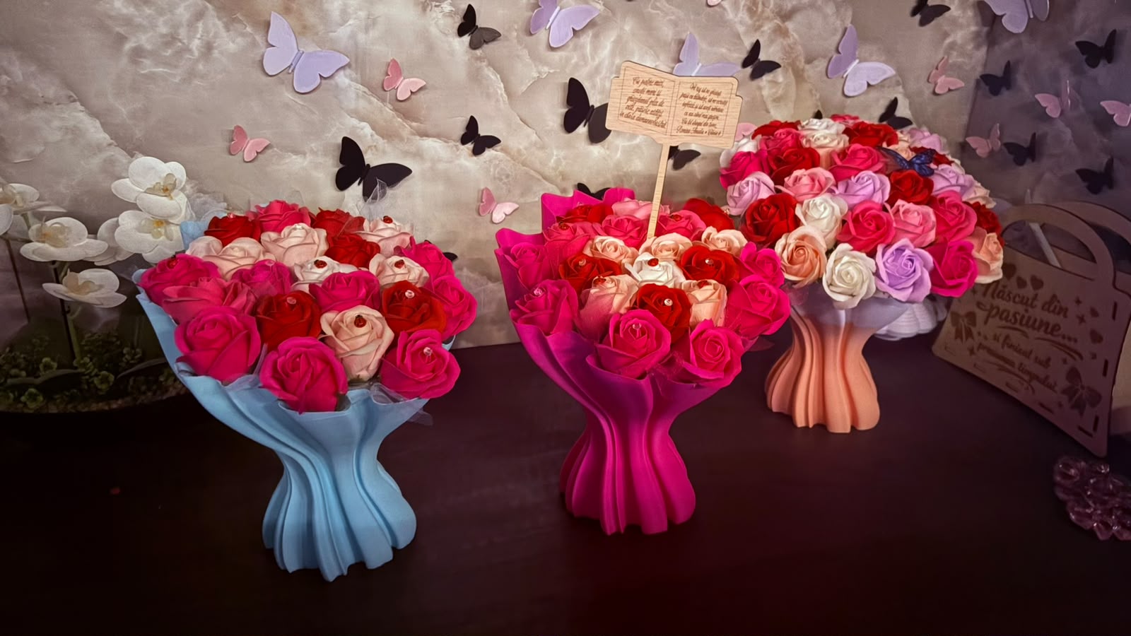 Aranjament floral în vază 3D – Trandafiri de săpun și mesaje personalizate - imagine galerie