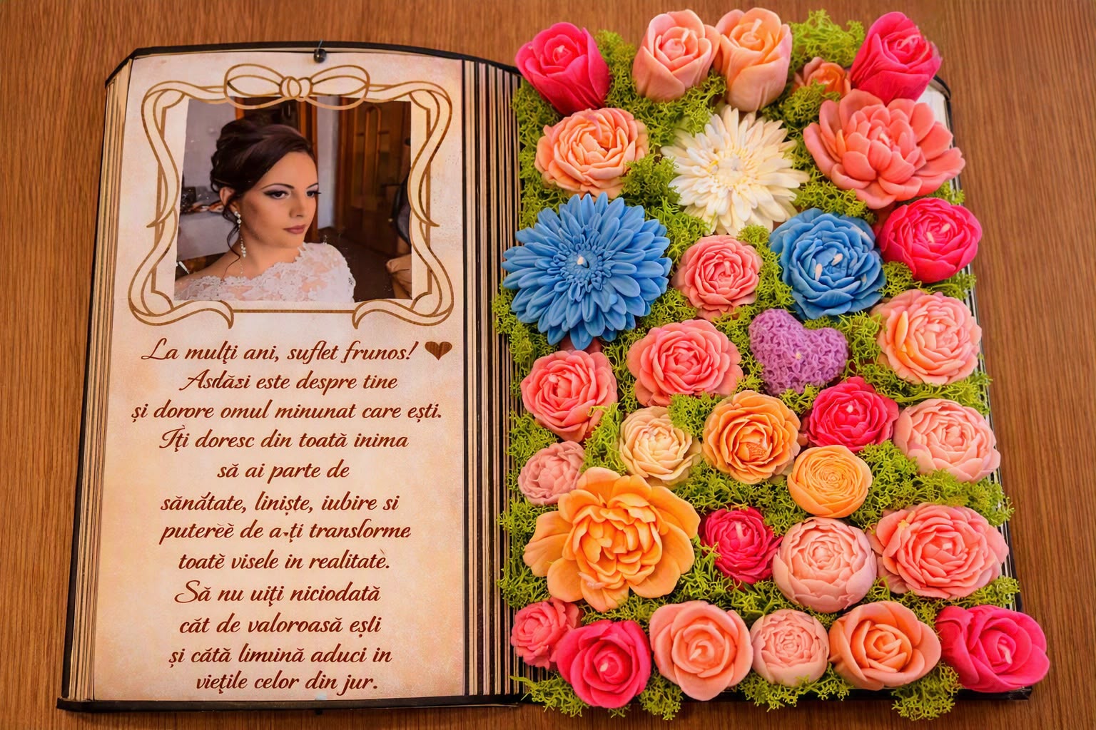 Carte din lemn format A3 personalizată – Aranjament unicat cu flori din săpun parfumate - imagine galerie
