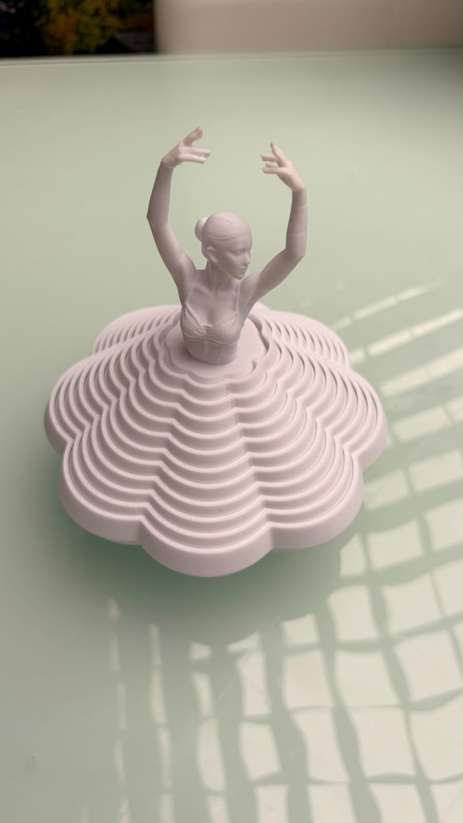 Balerină elegantă cu mecanism iris - imagine galerie