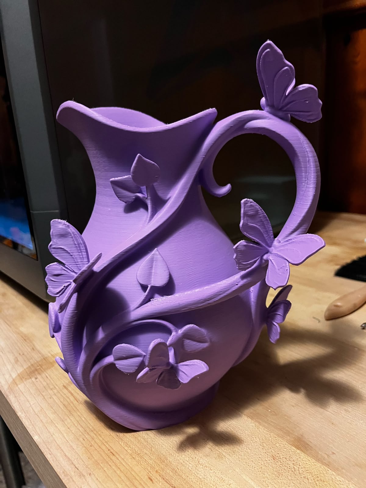 Vază / Ulcior decorativ 3D – Design elegant cu fluturi și motive vegetale - imagine galerie