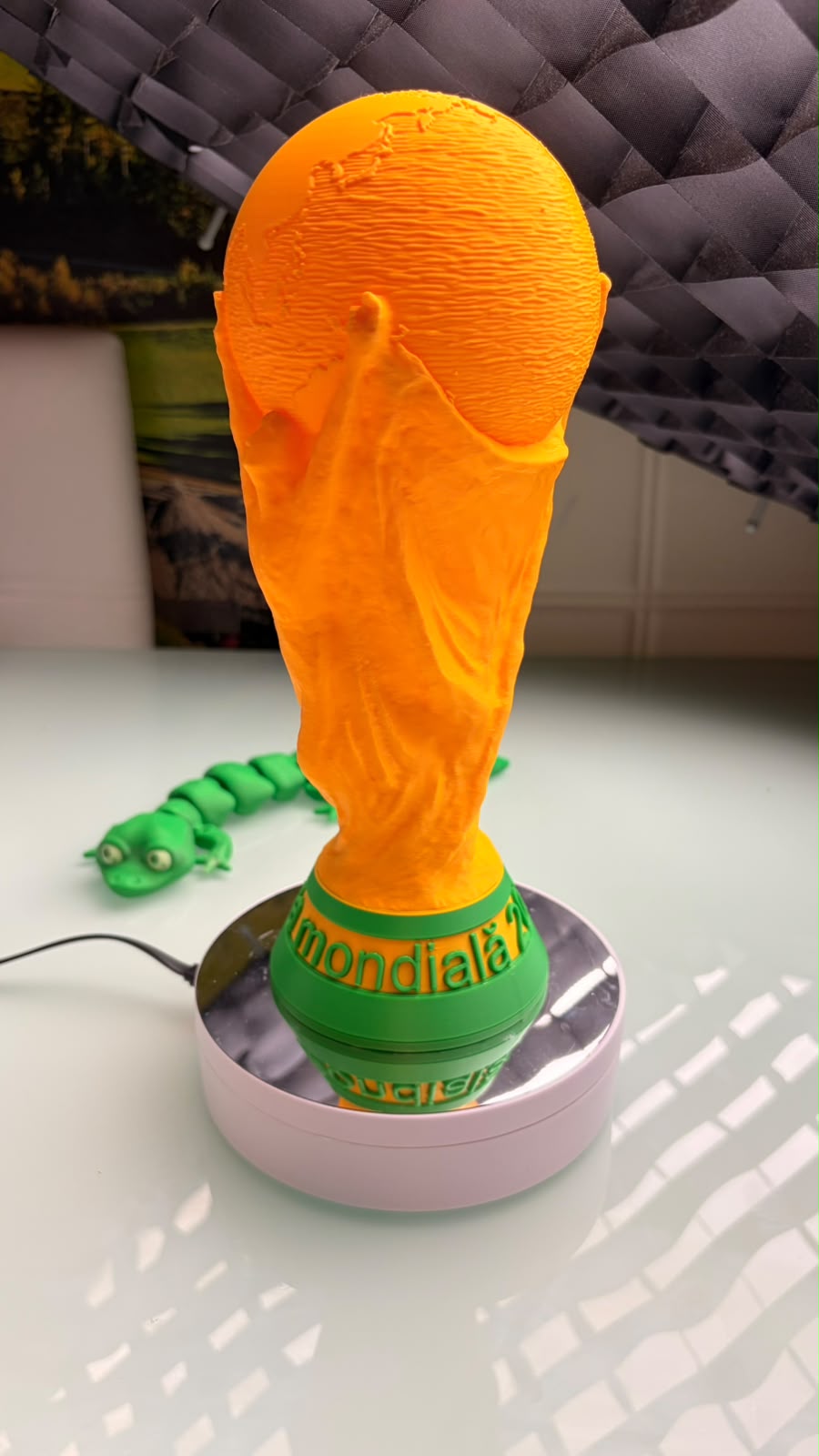 Trofeu 3D „Cupa Mondială” – Piesă de colecție, cadou inspirat sau decorațiune tematică - imagine galerie