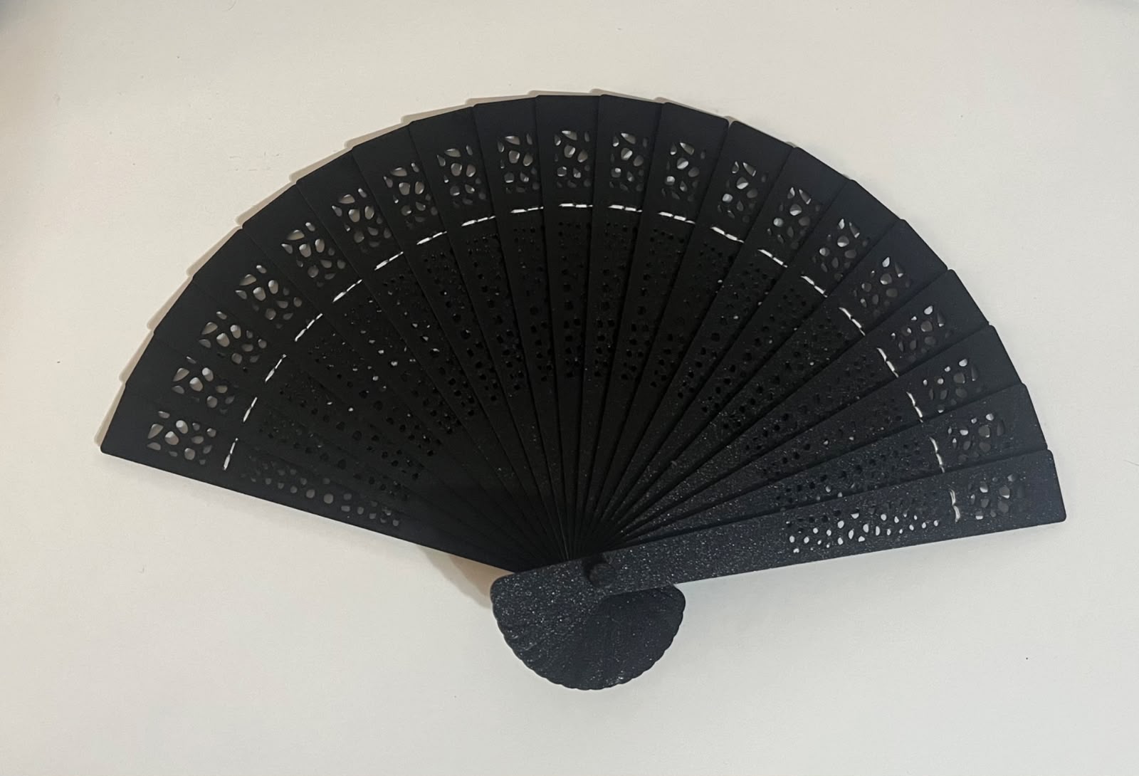 Evantaie elegante pentru nunți și evenimente – Accesorii unice realizate prin Printare 3D și Gravură Laser - imagine galerie