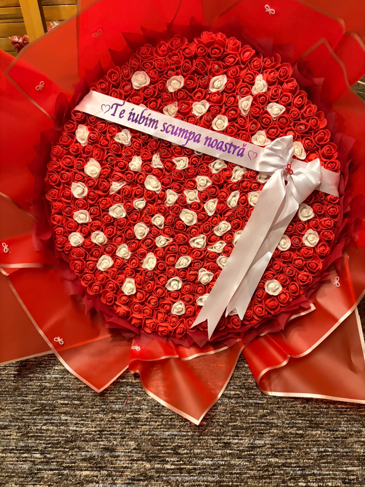 Buchet uriaș personalizat din trandafiri de săpun (Diametru 50 cm) – Cadoul spectaculos pentru ocazii speciale - imagine galerie