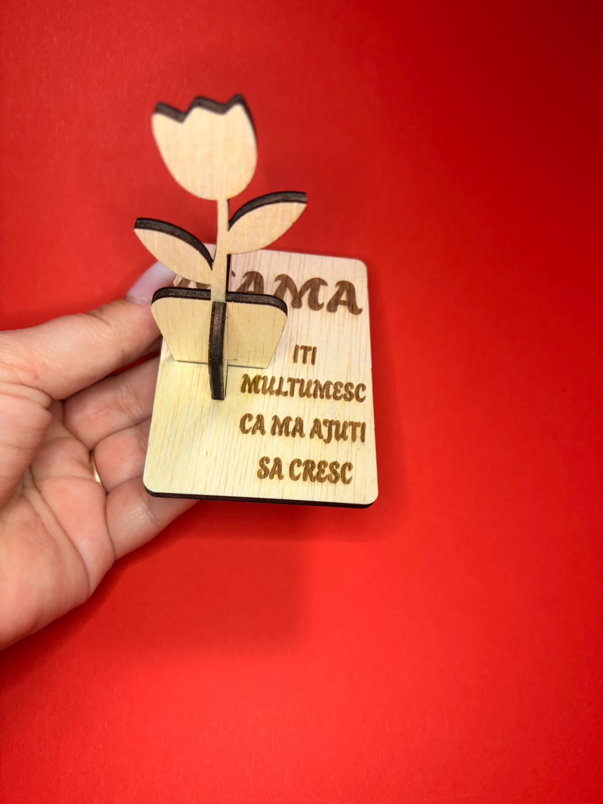 Mărțișor sau Mărturie Handmade din Lemn Gravat – Model Lalea 3D și Mesaje Emoționante – Kasem Studio - imagine galerie