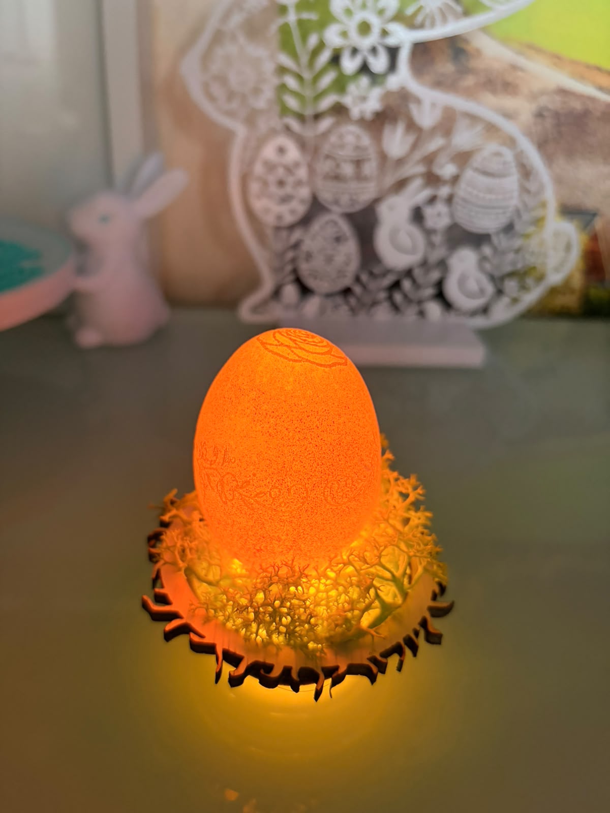 Ou Decorativ Luminos 3D – Lampă Ambientală cu Suport și Elemente Naturale