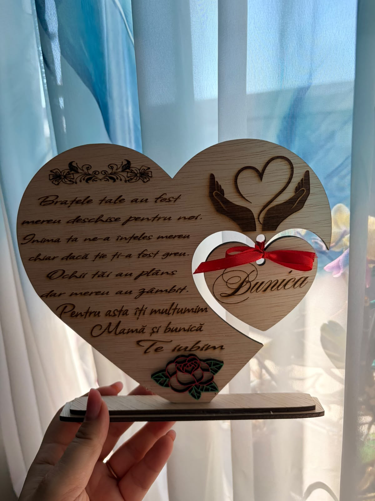 Plachetă Decorativă Personalizată din Lemn în Formă de Inimă – „Pentru Mama și Bunica” – Kasem Studio