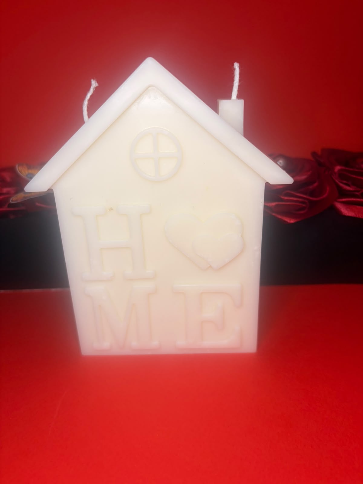 Lumânare Handmade Model Căsuță cu Mesaj „HOME” și Coș – Kasem Studio