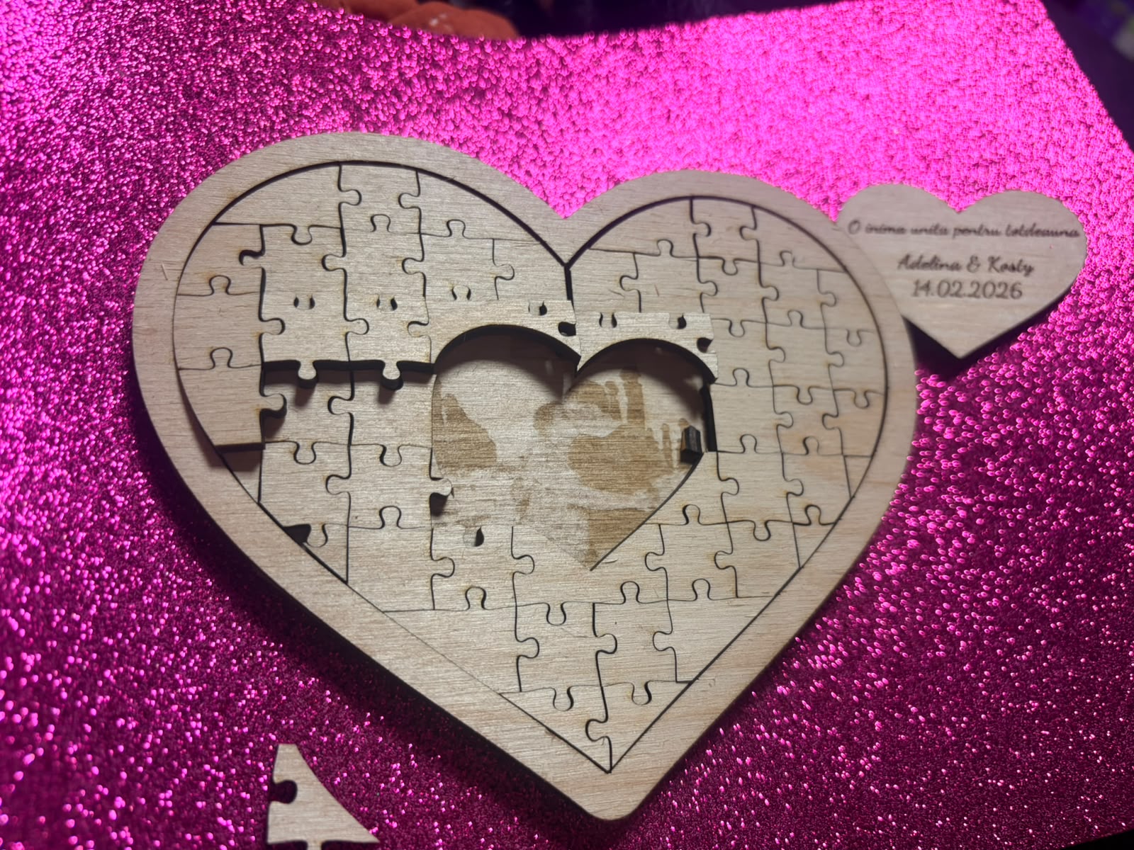 Puzzle Romantic în Formă de Inimă din Lemn cu Piese Interconectate și Mesaj Gravat – Kasem Studio